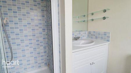 1 bedroom in a house share to rent - Photo 2