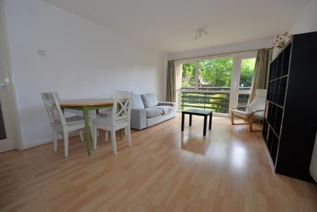 2 bedroom flat to rent - Photo 2
