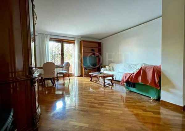 Monteverde Vecchio-Terrace: Furnished 2 Bedroom, 2 Bath, spacious kitchen, living, large private terrace and garden. Bright, silent, near shops, services and transport, located on a quite street in a well kept building. Possible parking. Ref 2375