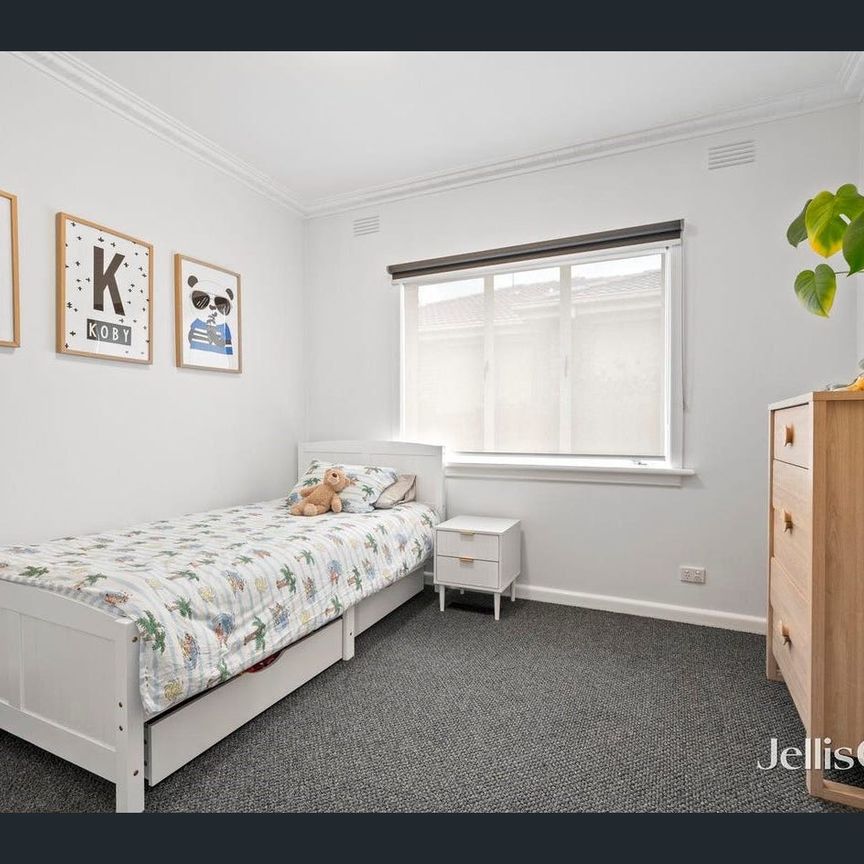 Elegant Contemporary Renovation in Exceptional Parkside Setting - Photo 1