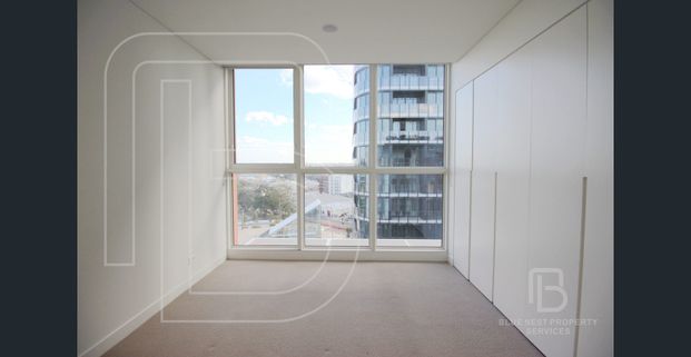 Luxury 2 Bedroom + Study with Fridge and Washer! - Photo 1