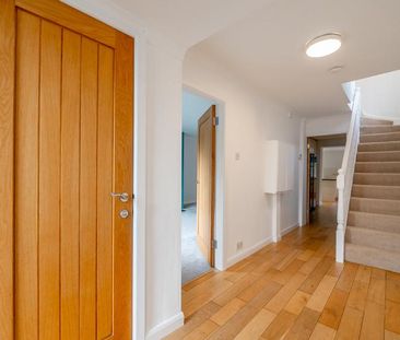 4 bedroom detached house to rent - Photo 2