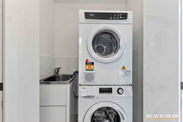 Stylish Apartment in ‘Renaissance’ Walk to Manuka Dining &... - Photo 1