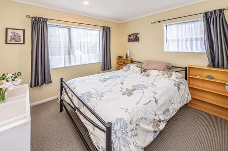 Springvale - 3 Bedrooms - Photo 5