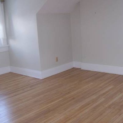 BRIGHT SPACIOUS ONE BEDROOM - Photo 3