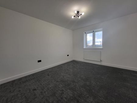 3 bedroom end of terrace house to rent - Photo 4