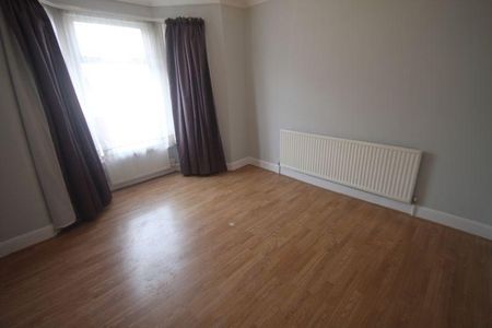 4 bedroom semi-detached house to rent - Photo 2