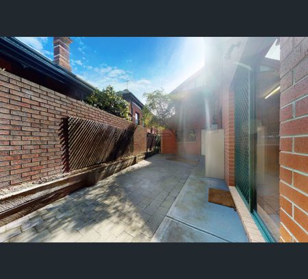 1/238 Buckley Street, Essendon, Vic 3040 - Photo 4