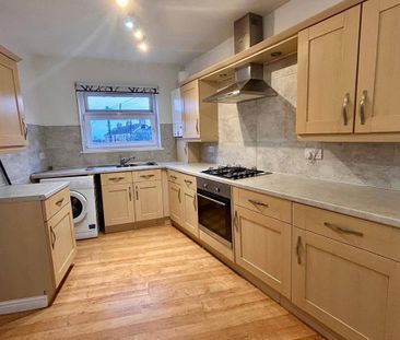 2 bedroom end of terrace house to rent - Photo 2