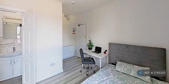 1 bedroom in a house share to rent - Photo 3