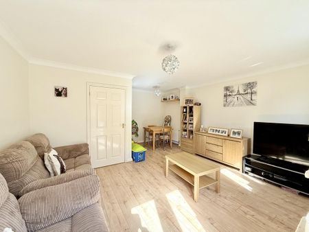 3 bedroom end of terrace house to rent - Photo 2