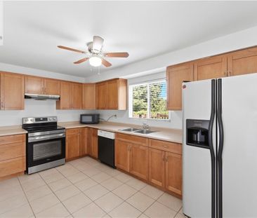 23 HEATHERDALE Place, Hamilton, Ontario, L9C6K7 - Photo 5