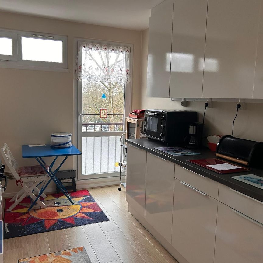 Location Appartement 4 pièces 67m² LILLE 59000 - Photo 2