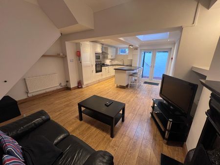 3 bedroom terraced house to rent - Photo 2