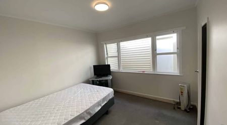 Boarding House - Photo 2