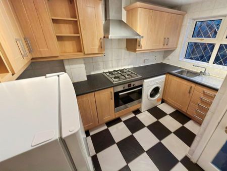 2 bedroom terraced house to rent - Photo 4