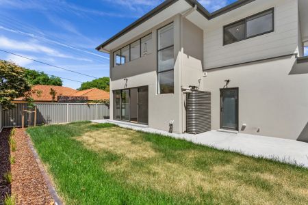 Stylish, Light-Filled Townhouse with Private Garden in Prime Inner North Location - Photo 4