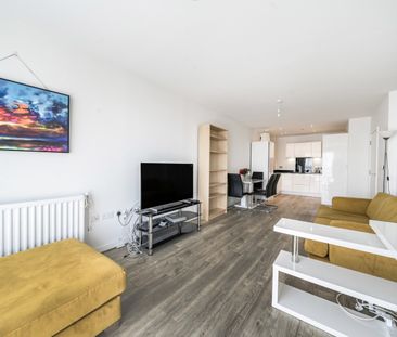 Flat to rent - Bowen Drive, London, SE7 - Photo 6