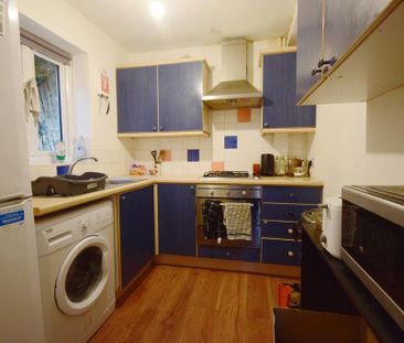 3 bedroom semi-detached house to rent - Photo 6