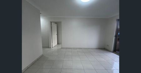 2 bedroom unit 5 minutes from train station - Photo 3