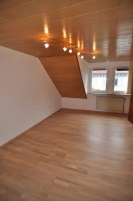 Gemütliche 2-Zi. Dachgeschosswohnung -Mein neues Nest im beliebten "GRÄFRATH" ! - Foto 1