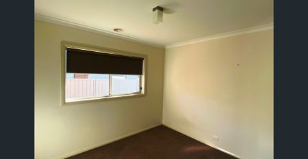 Sleek and Stylish - Photo 2