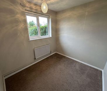 2 bedroom semi-detached bungalow to rent - Photo 3