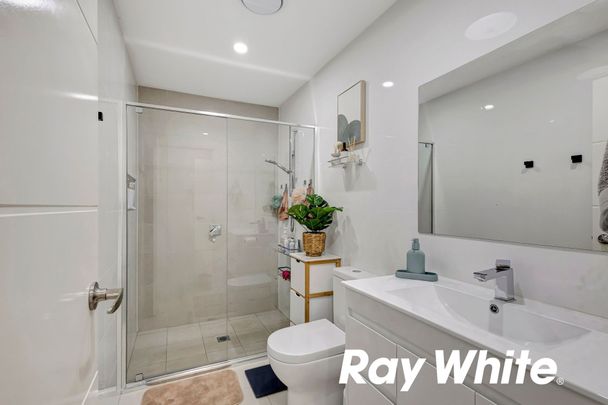 PREMIUM FOUR BEDROOM FAMILY RESIDENCE With Solar Panels & Close to All Amenities! - Photo 1