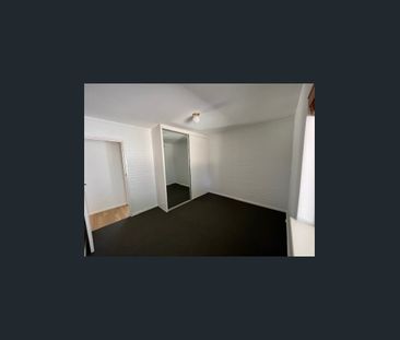 Outdoor living and Parking for 3 cars - Photo 4