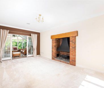 4 bedroom detached house to rent - Photo 2