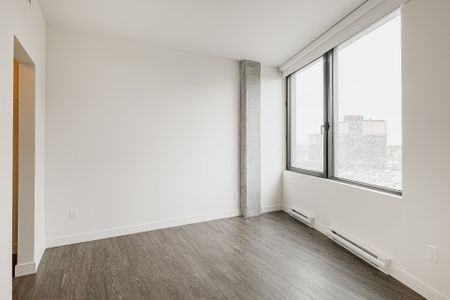 3405 Boul. Le Carrefour, #1003 - Photo 2