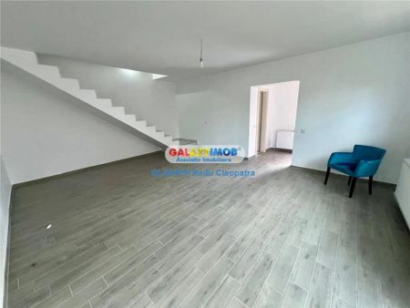 Inchiriere casa 4 camere, nemobilata, Strejnicu - Photo 3