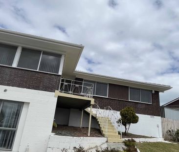 165 HILLSIDE ROAD, PAPATOETOE - STUNNING 4-BEDROOM BRICK & TILE HOME! - Photo 1
