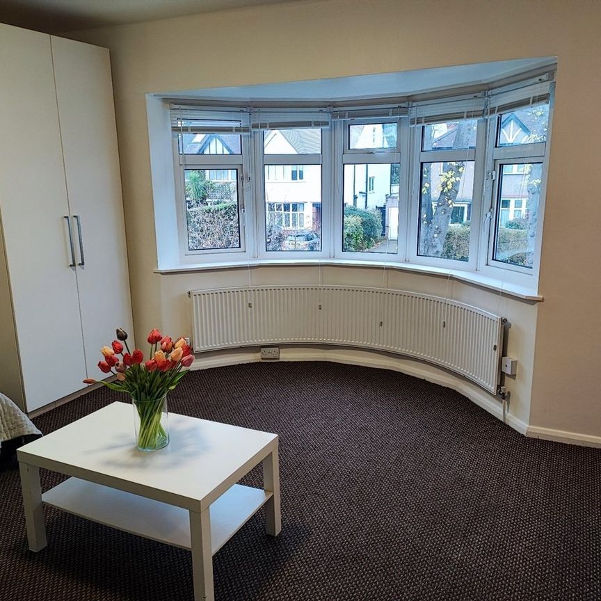 Studio Flat, Headstone Lane, HA2 - Photo 1