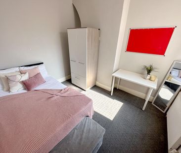 4 bedroom terraced house to rent - Photo 2