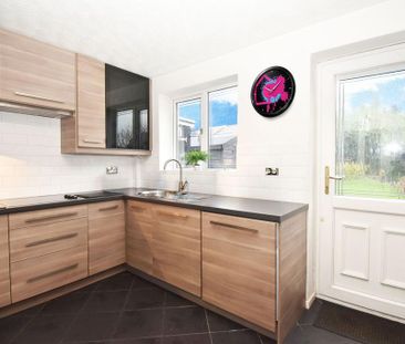 2 bedroom semi-detached house to rent - Photo 6