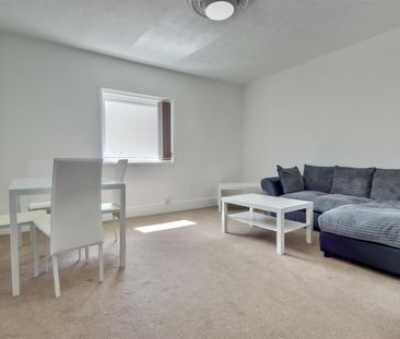 Sandringham Apartments, Osborne Road, Southsea - Photo 2