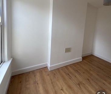 1 bedroom Flat To Let - Photo 3