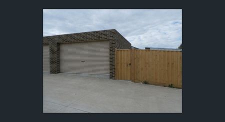 Cozy 2 bedroom home - Photo 2