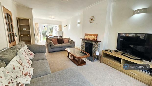 3 bedroom detached house to rent - Photo 1