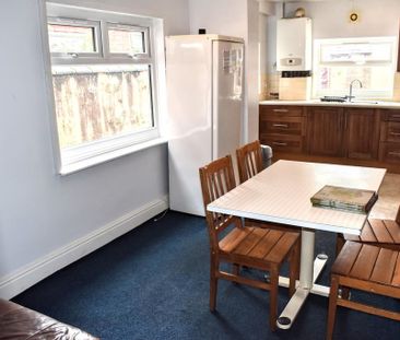 4 bedroom terraced house to rent - Photo 5