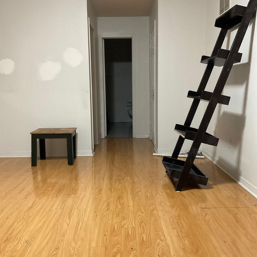 For Lease - 211 Macedonia Crescent Unit# Upper, Mississauga, Ontario - Photo 1