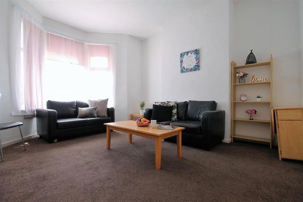 4 bedroom terraced house to rent - Photo 1