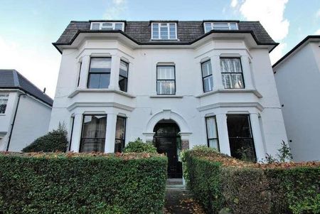 Ellerton Court, Avenue Crescent, Acton, London, W3 - Photo 5