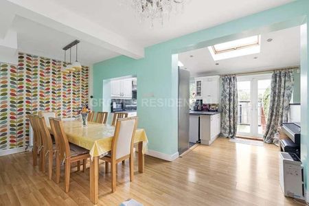 The Crescent, New Malden, KT3 - Photo 3