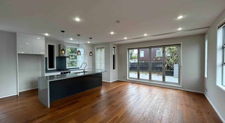 Centrally located Townhouse - Photo 4