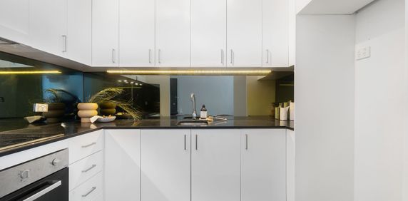 Modern Apartment In Landmark Building With Prime Double Bay Appeal - Photo 2
