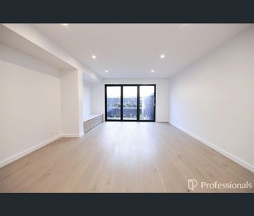 11 Huntingfield Place, Ivanhoe, Vic 3079 - Photo 1