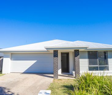 Spacious Family Home With Massive Backyard - Photo 4