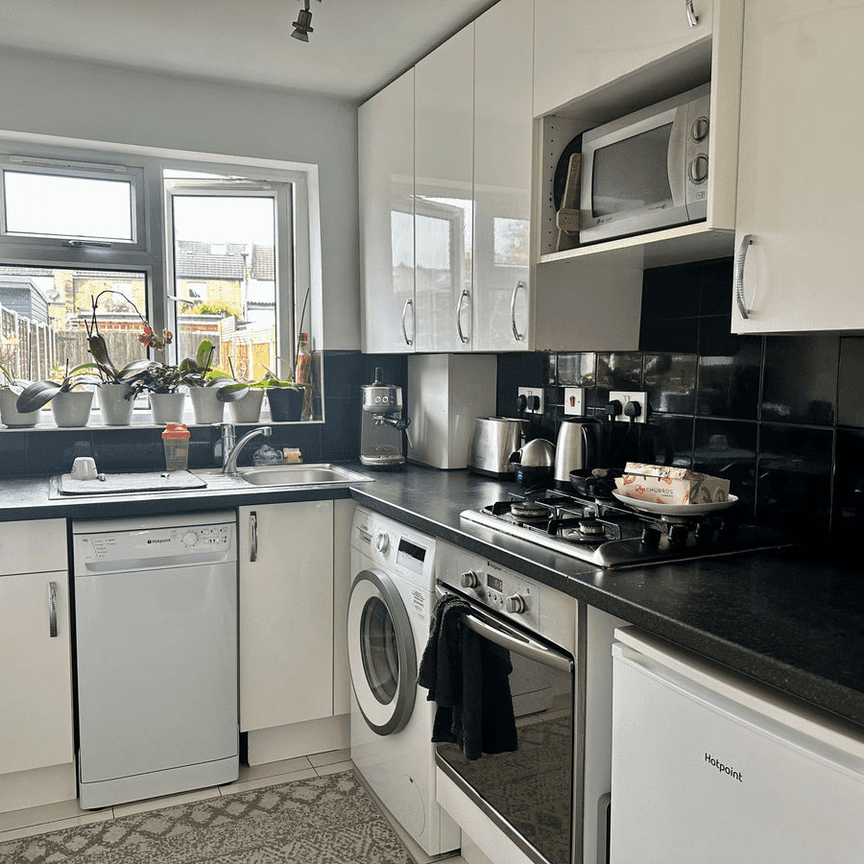 Farmer Road, London, E10 - Photo 1
